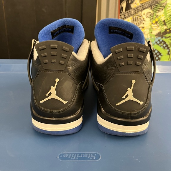 Jordan 4 - Picture 2 of 3